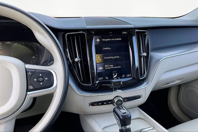 Used 2018 Volvo XC60 T5 Momentum w/ Convenience Package image 9