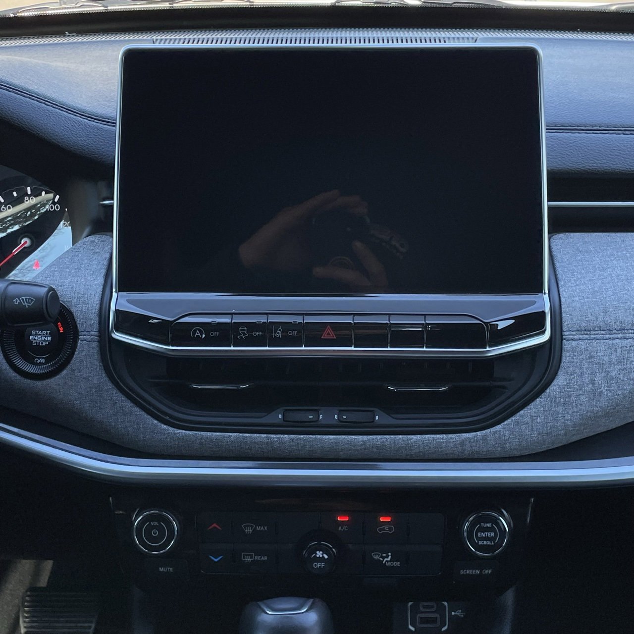 Used 2024 Jeep Compass Latitude image 19