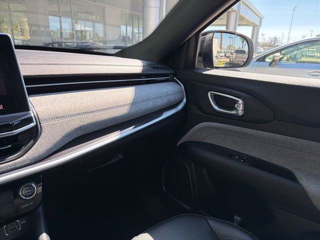 Used 2024 Jeep Compass Latitude image 26