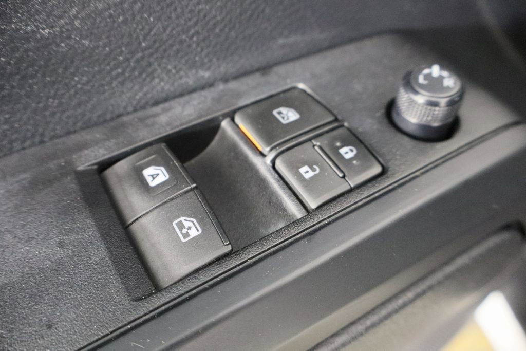 Used 2019 Toyota Tacoma SR image 13