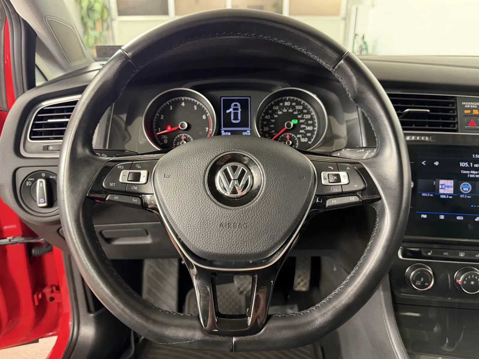 Used 2018 Volkswagen Golf SE FWD image 19