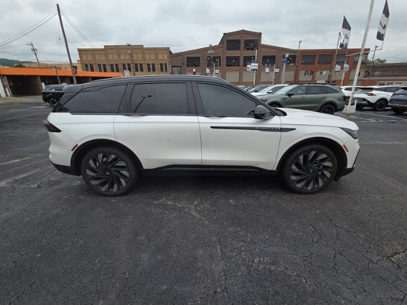 Used 2025 Lincoln Nautilus Reserve w/ Jet Appearance Package AWD/4WD image 8