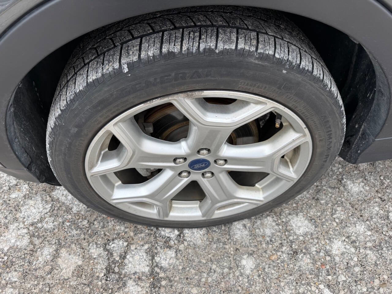 Used 2017 Ford Escape Titanium image 9