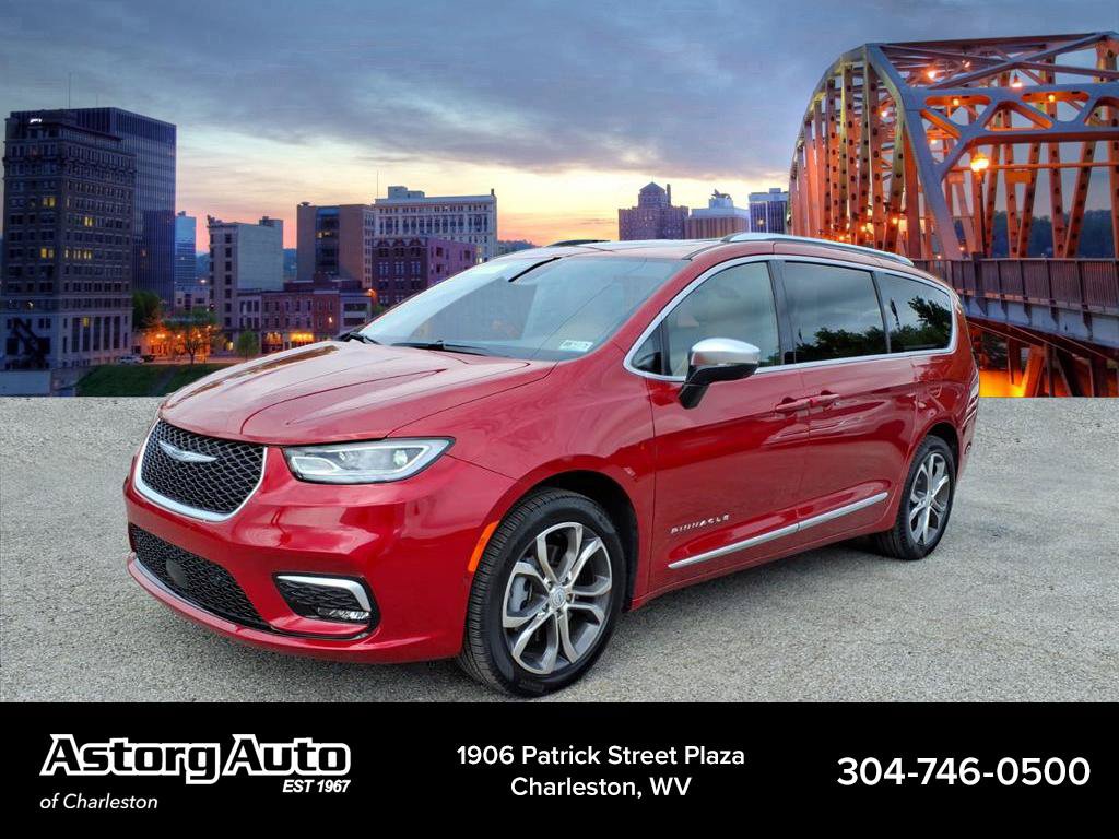 Used 2026 Chrysler Pacifica Pinnacle w/ Trailer Tow Group AWD/4WD image 7