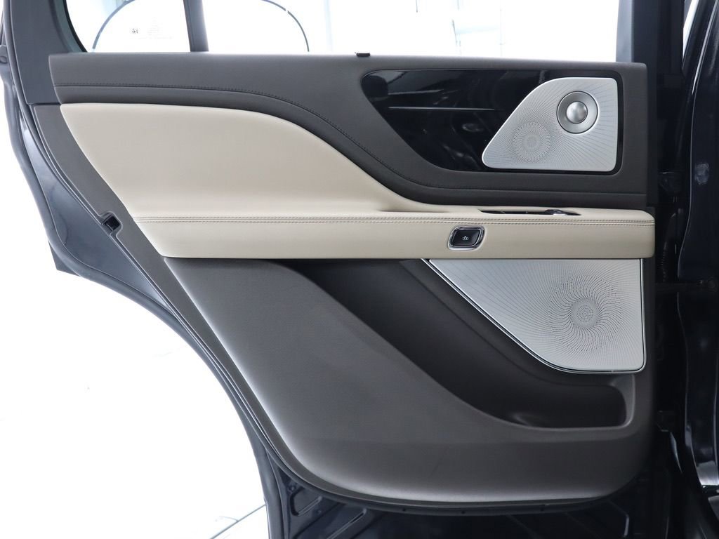 Used 2020 Lincoln Aviator Reserve w/ Equipment Group 201A image 44