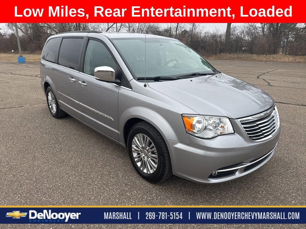 Used 2015 Chrysler Town & Country Touring-L w/ Driver Convenience Group image 7
