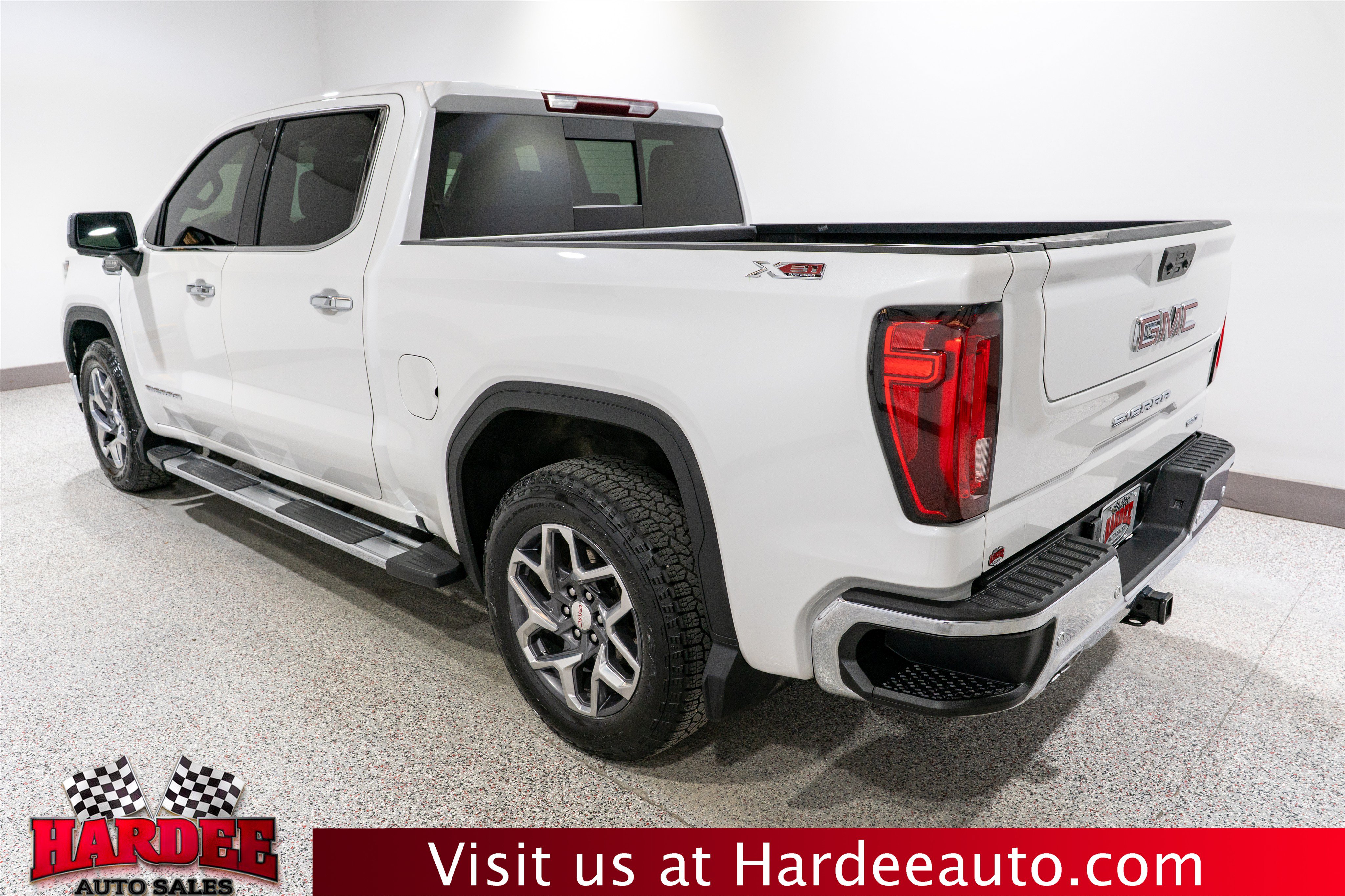 Used 2024 GMC Sierra 1500 SLT w/ SLT Convenience Package AWD/4WD image 3