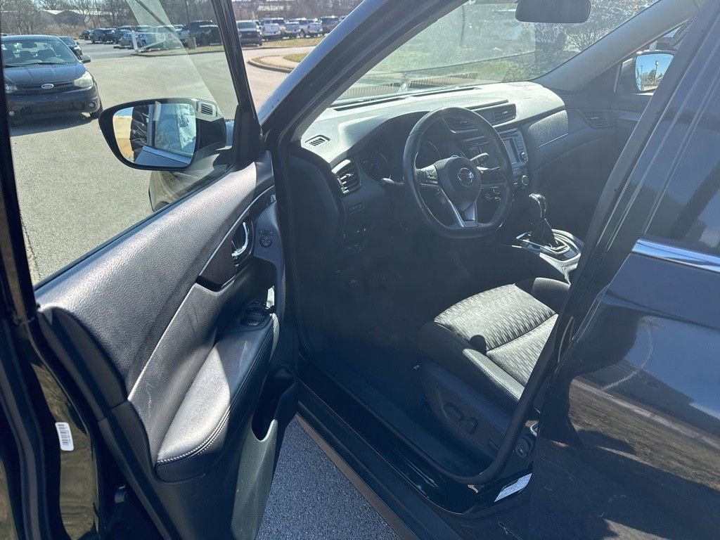 Used 2018 Nissan Rogue SV FWD image 5