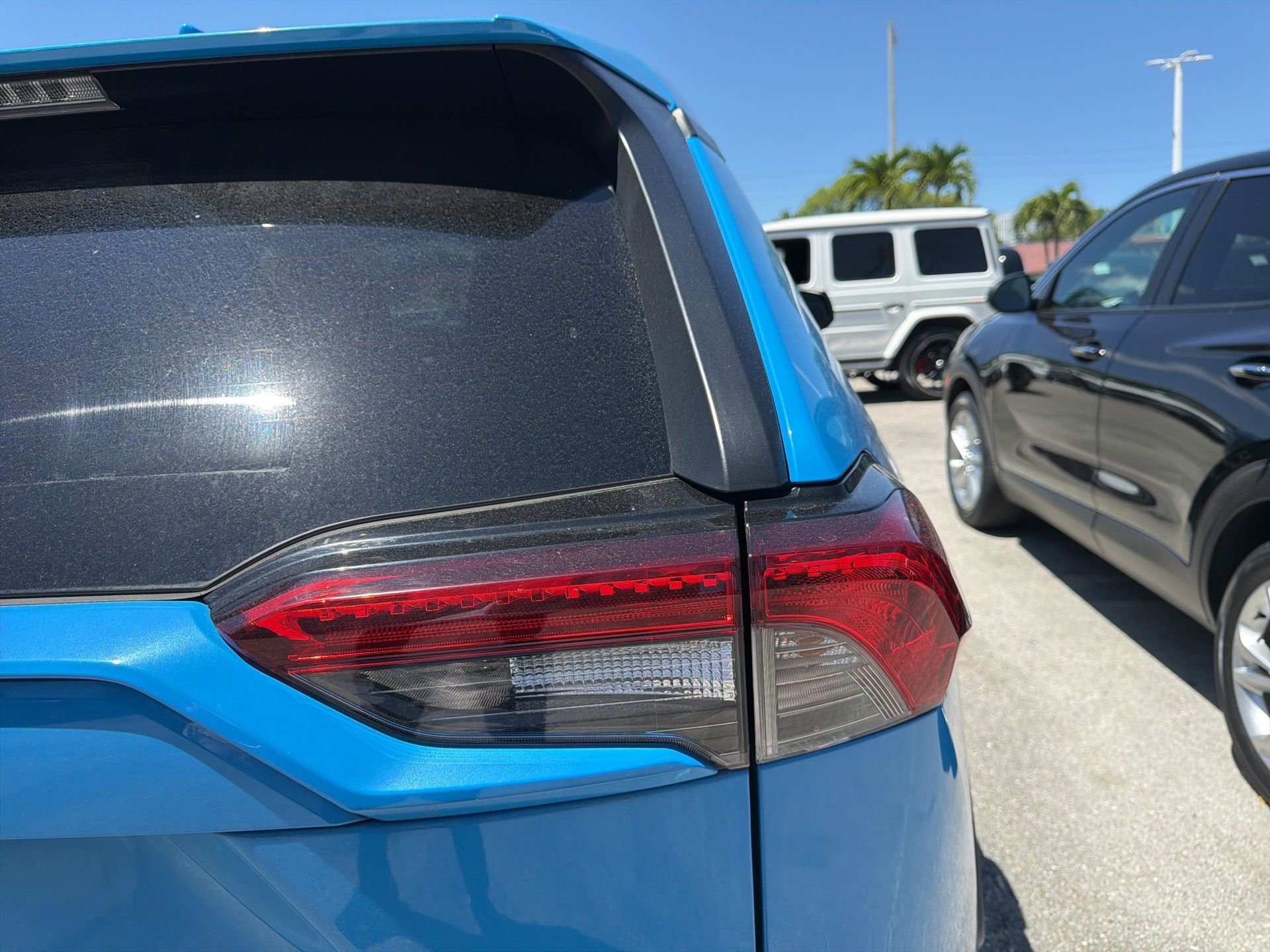 Used 2019 Toyota RAV4 LE FWD image 10