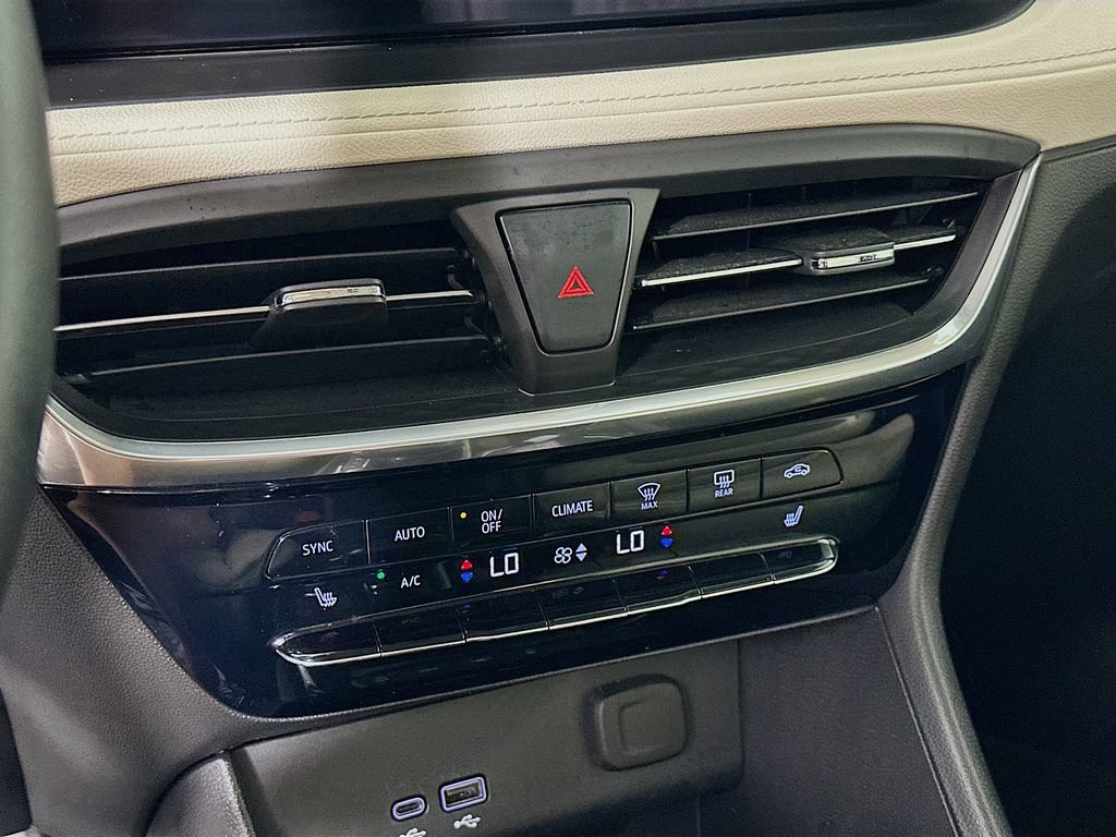 Used 2024 Buick Encore GX Avenir w/ Avenir Technology Package AWD/4WD image 21