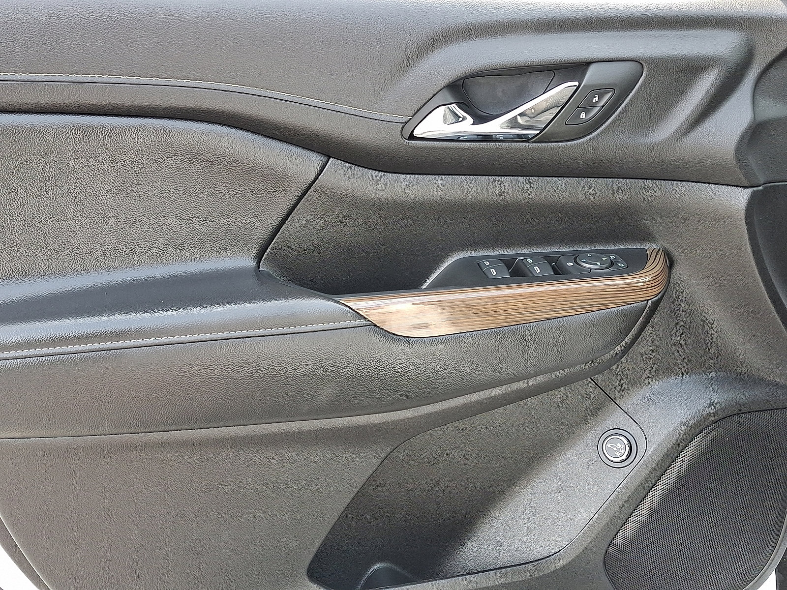 Used 2023 GMC Acadia SLE w/ Driver Convenience Package image 14