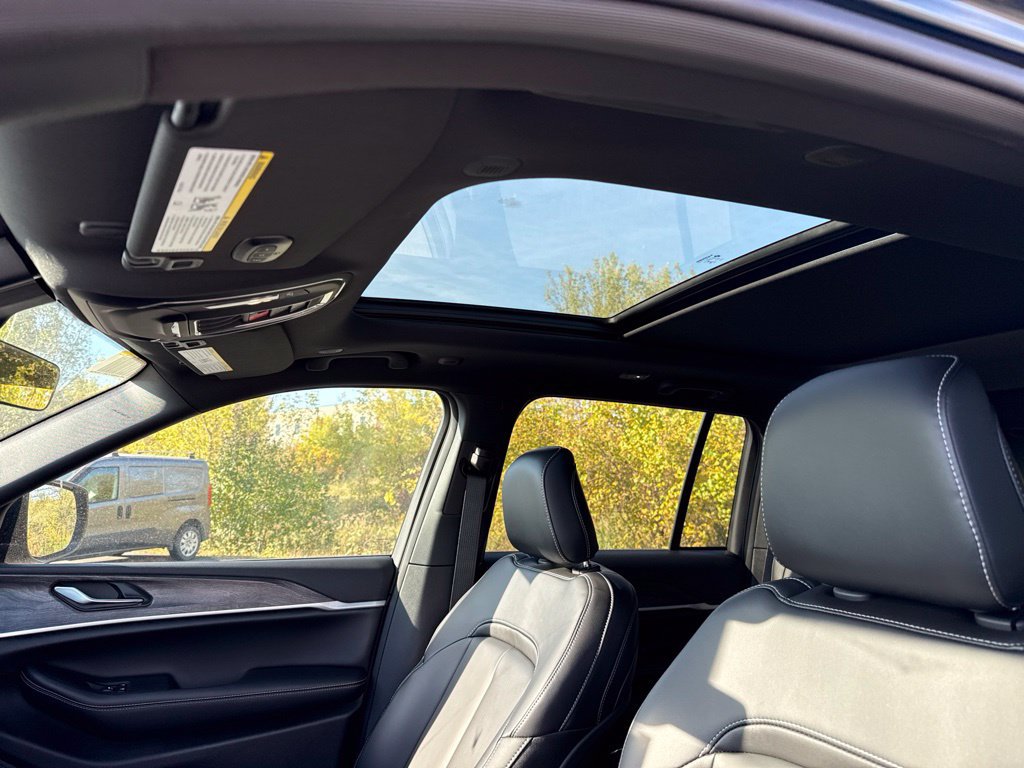 New 2027 Jeep Grand Cherokee Limited AWD/4WD image 25