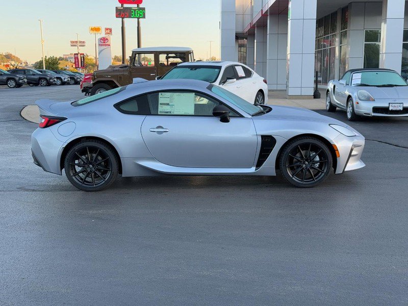 New 2025 Toyota GR86 Premium image 2