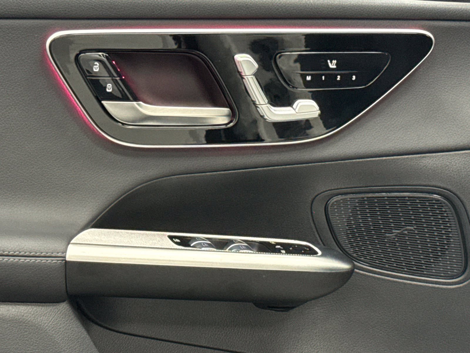 Certified 2025 Mercedes-Benz GLC 350e 4MATIC image 23