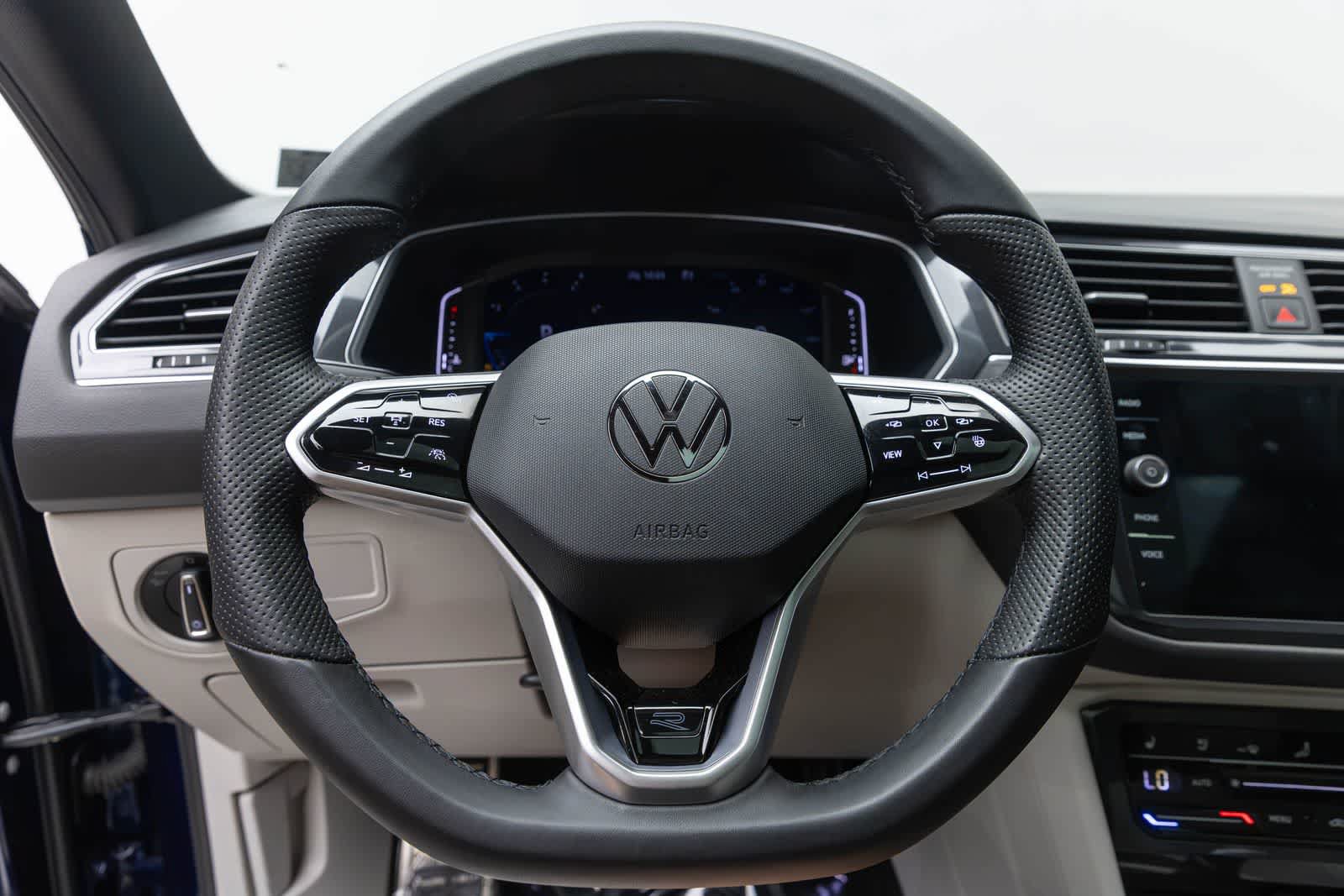 Used 2023 Volkswagen Tiguan SEL R-Line AWD/4WD image 17