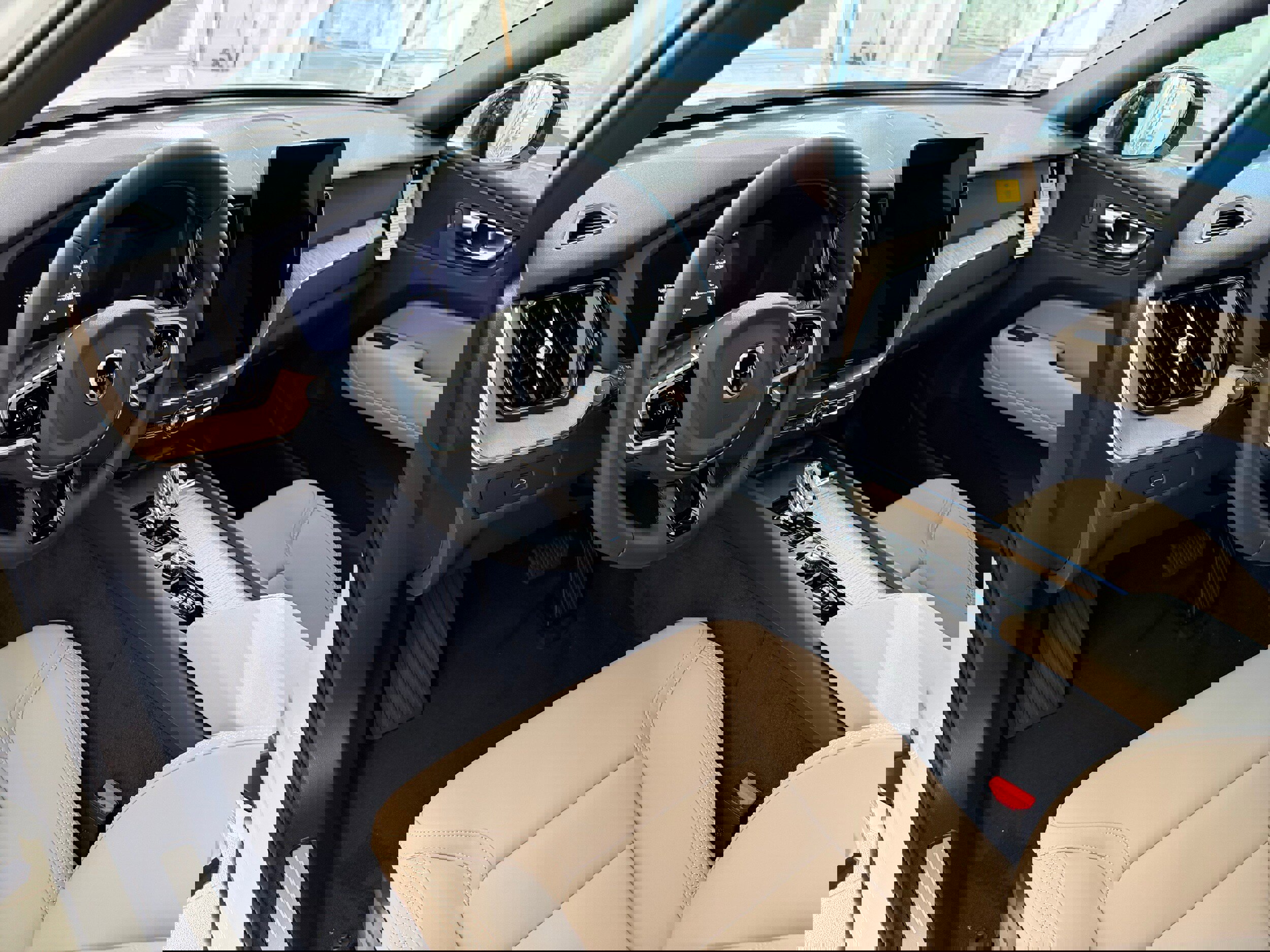 New 2026 Volvo XC60 B5 Plus w/ Protection Package Premier image 14