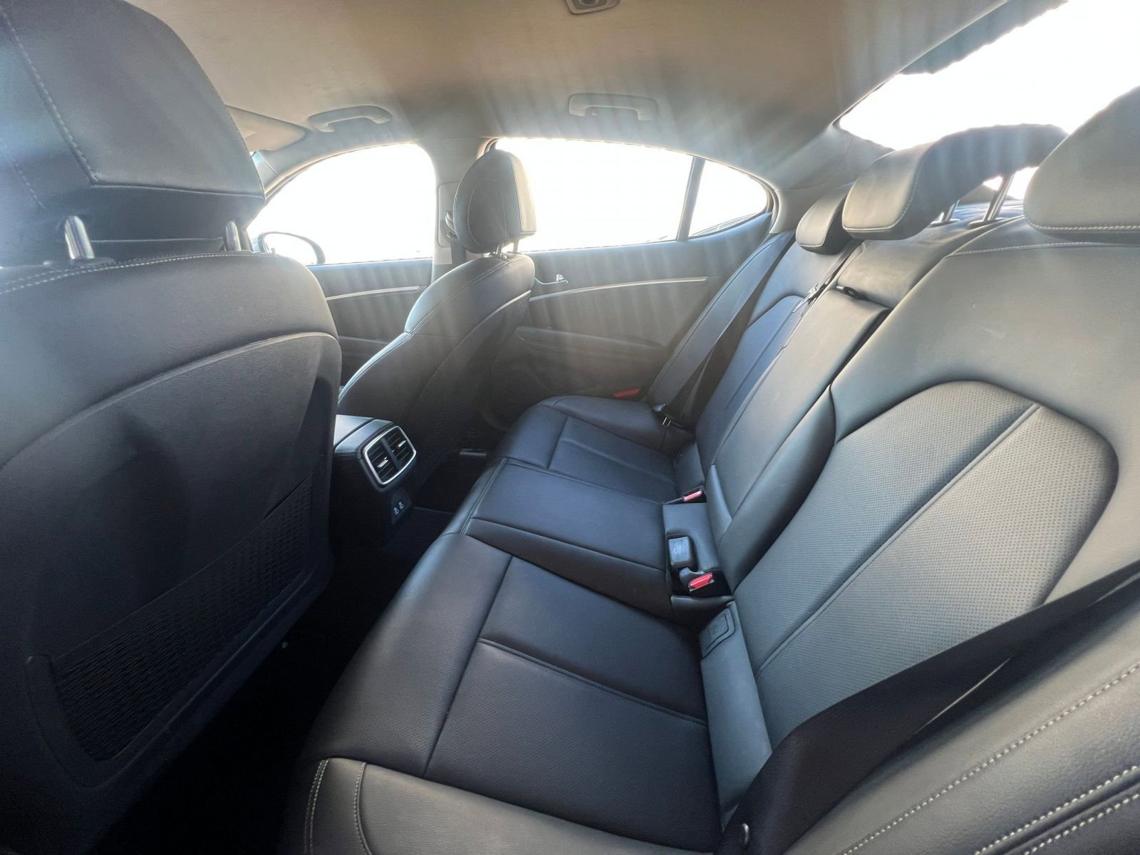 Used 2025 Genesis G70 2.5T image 25