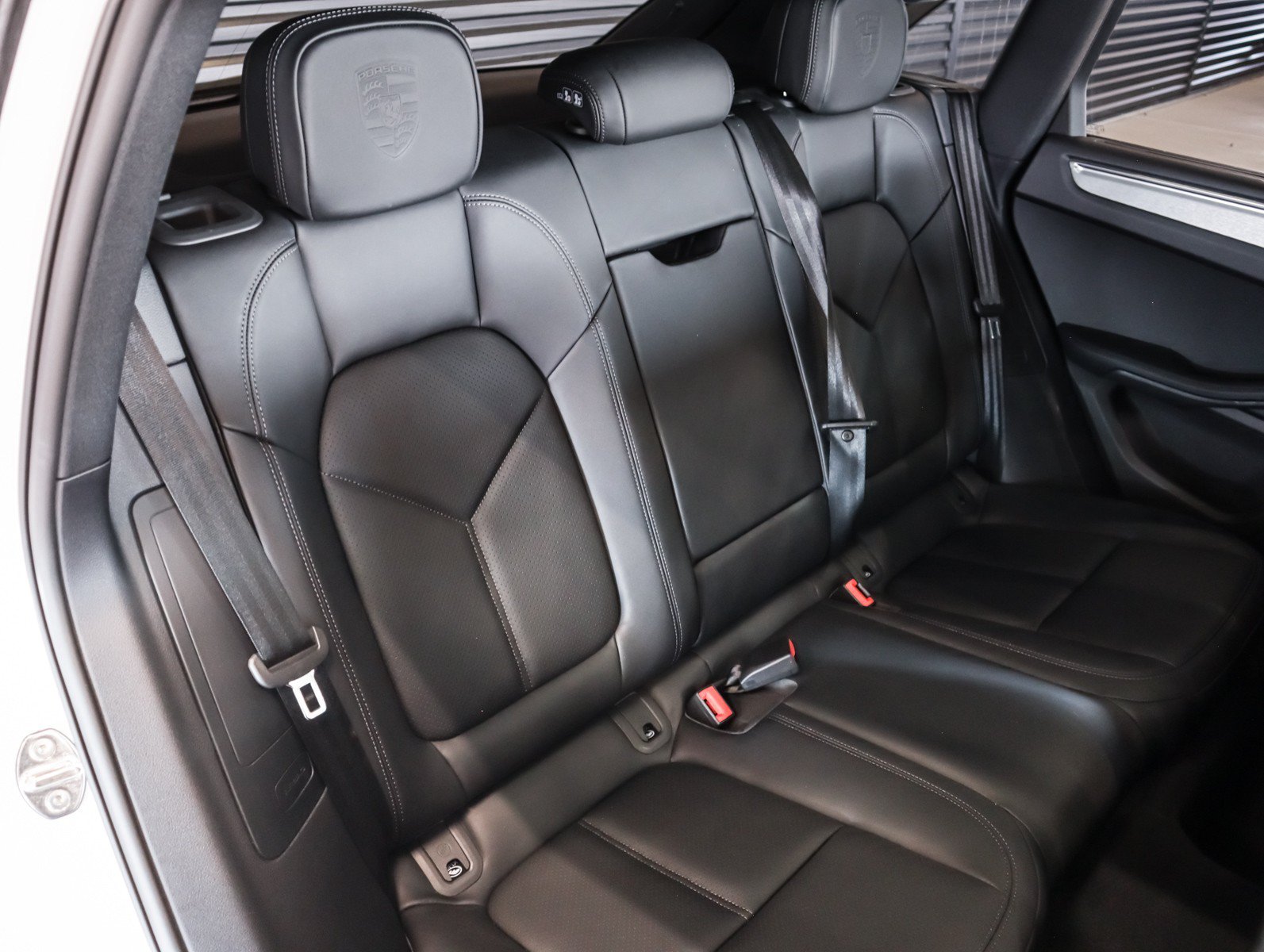 Certified 2026 Porsche Macan AWD/4WD image 6
