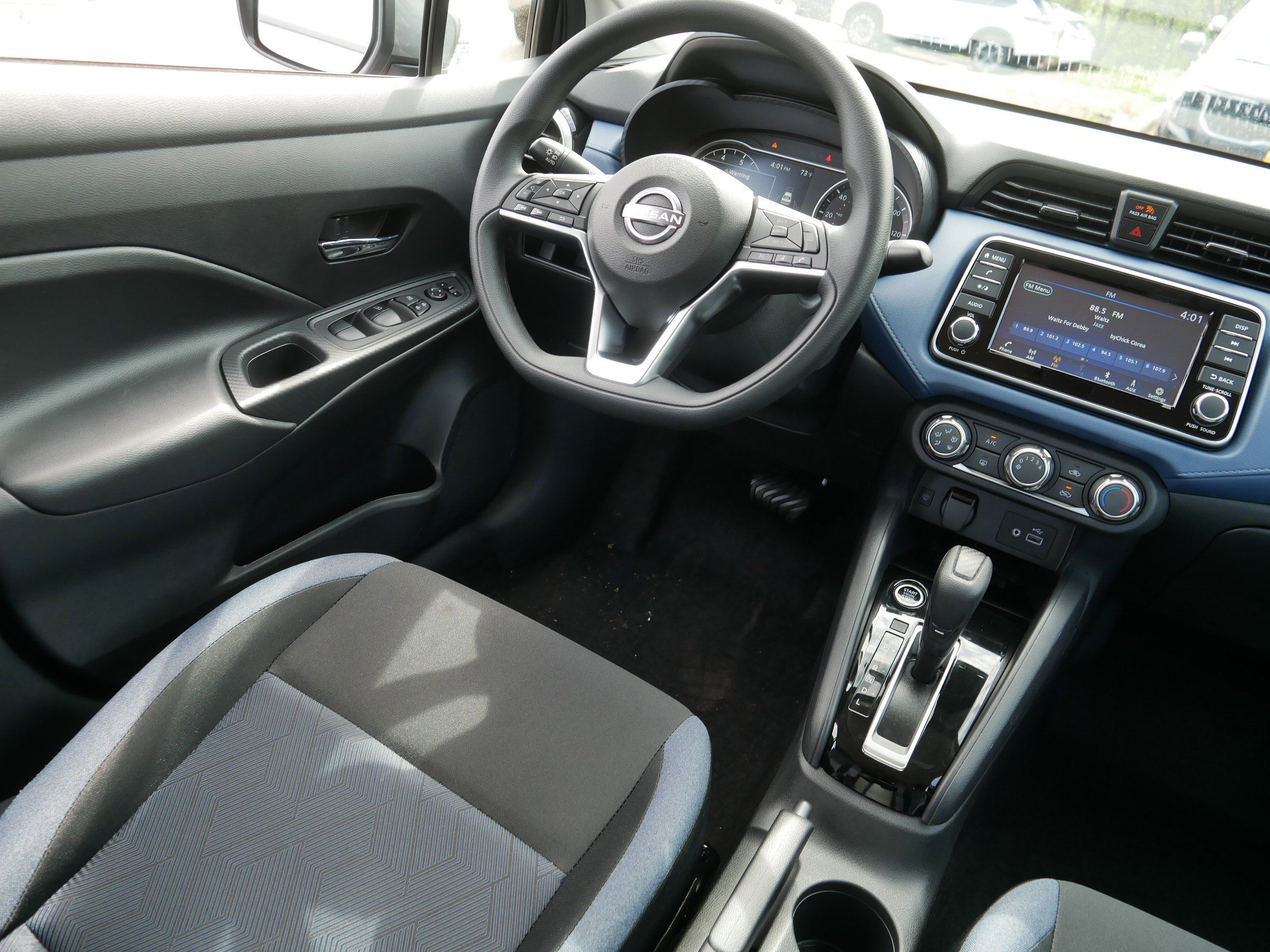 Certified 2025 Nissan Versa SV w/ Trunk Package FWD image 9