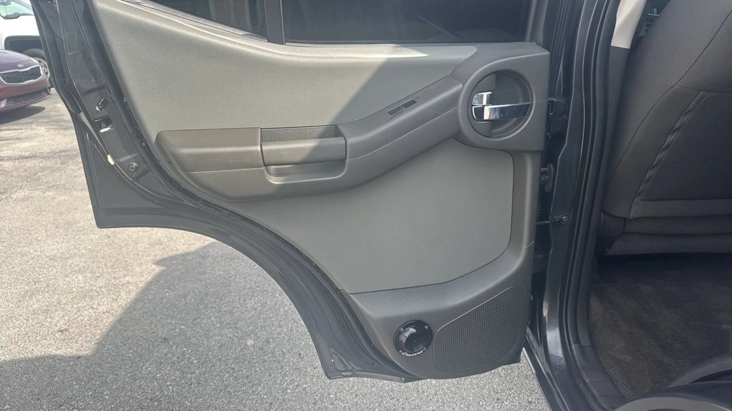 Used 2015 Nissan Xterra S RWD image 19