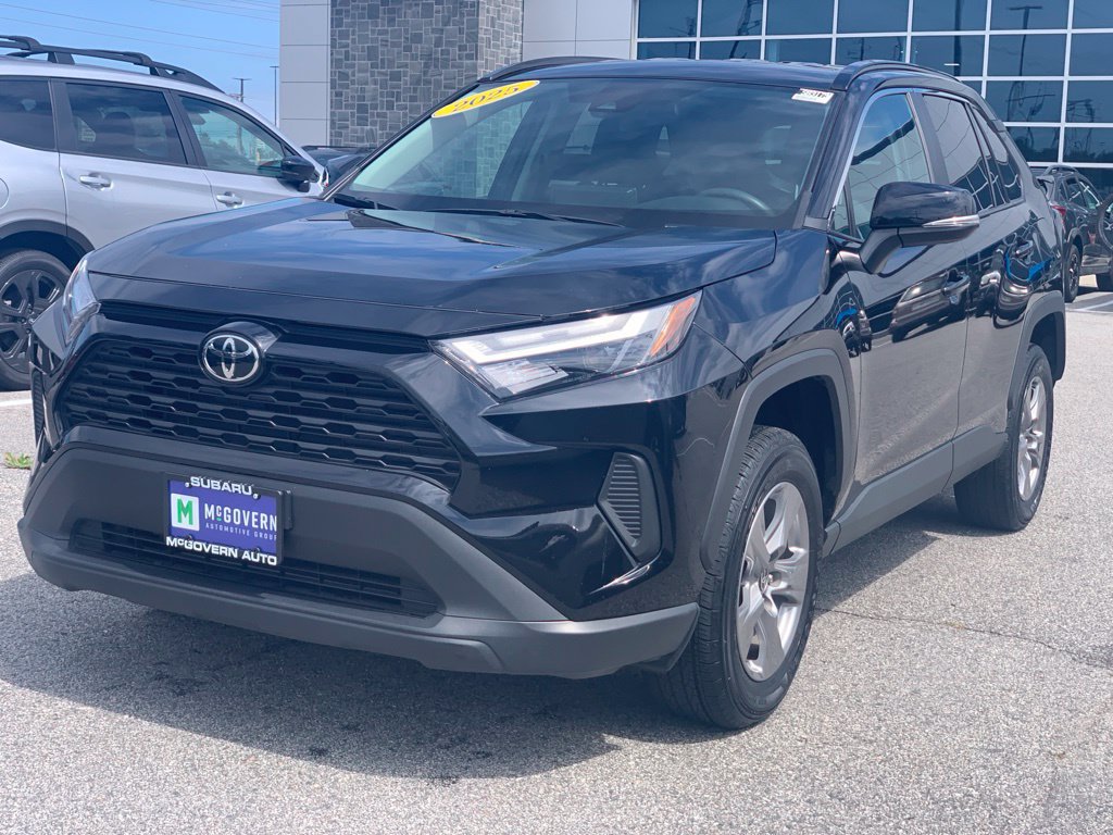 Used 2025 Toyota RAV4 XLE AWD/4WD image 3