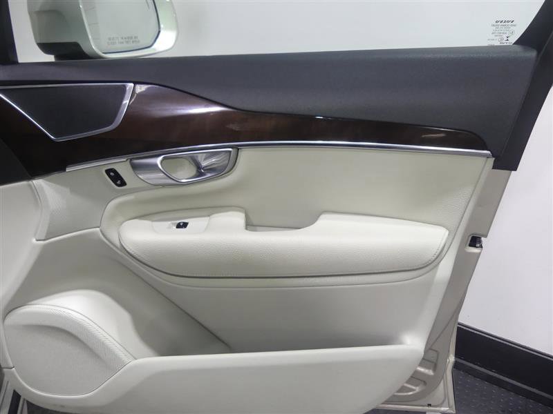 Used 2017 Volvo XC90 T6 Momentum w/ Vision Package AWD/4WD image 19