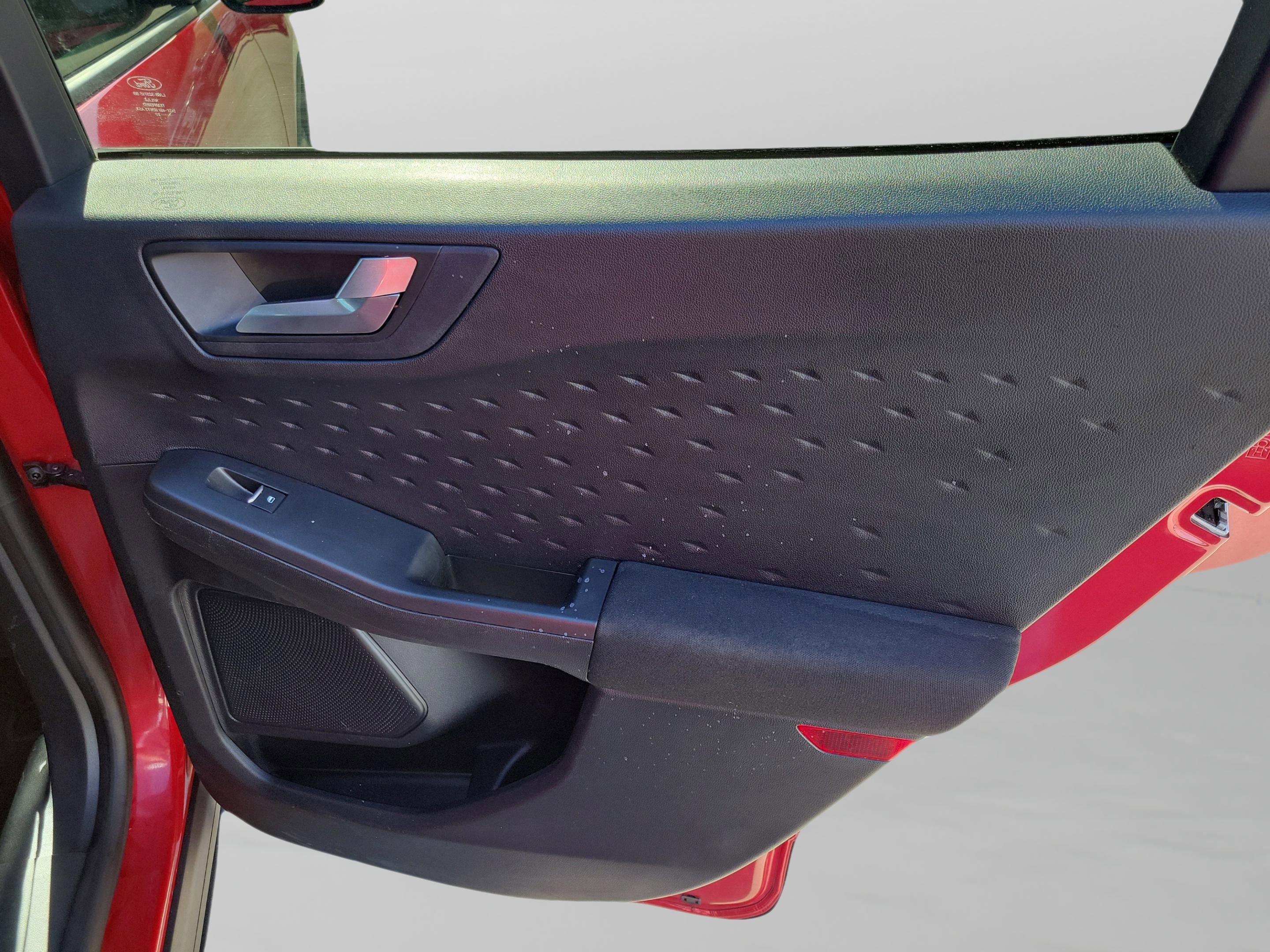 Used 2020 Ford Escape SE image 29