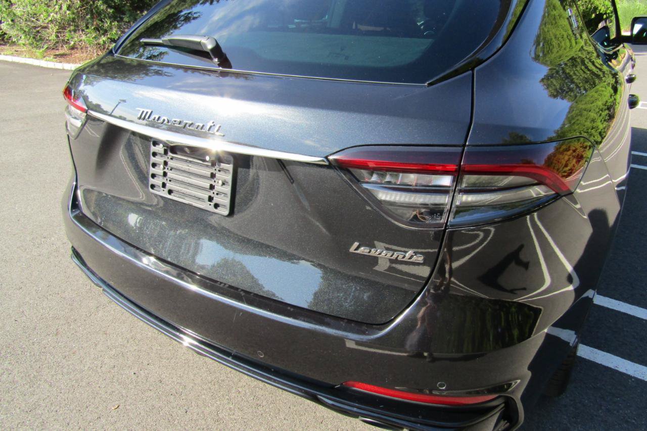 Used 2022 Maserati Levante Trofeo AWD/4WD image 14