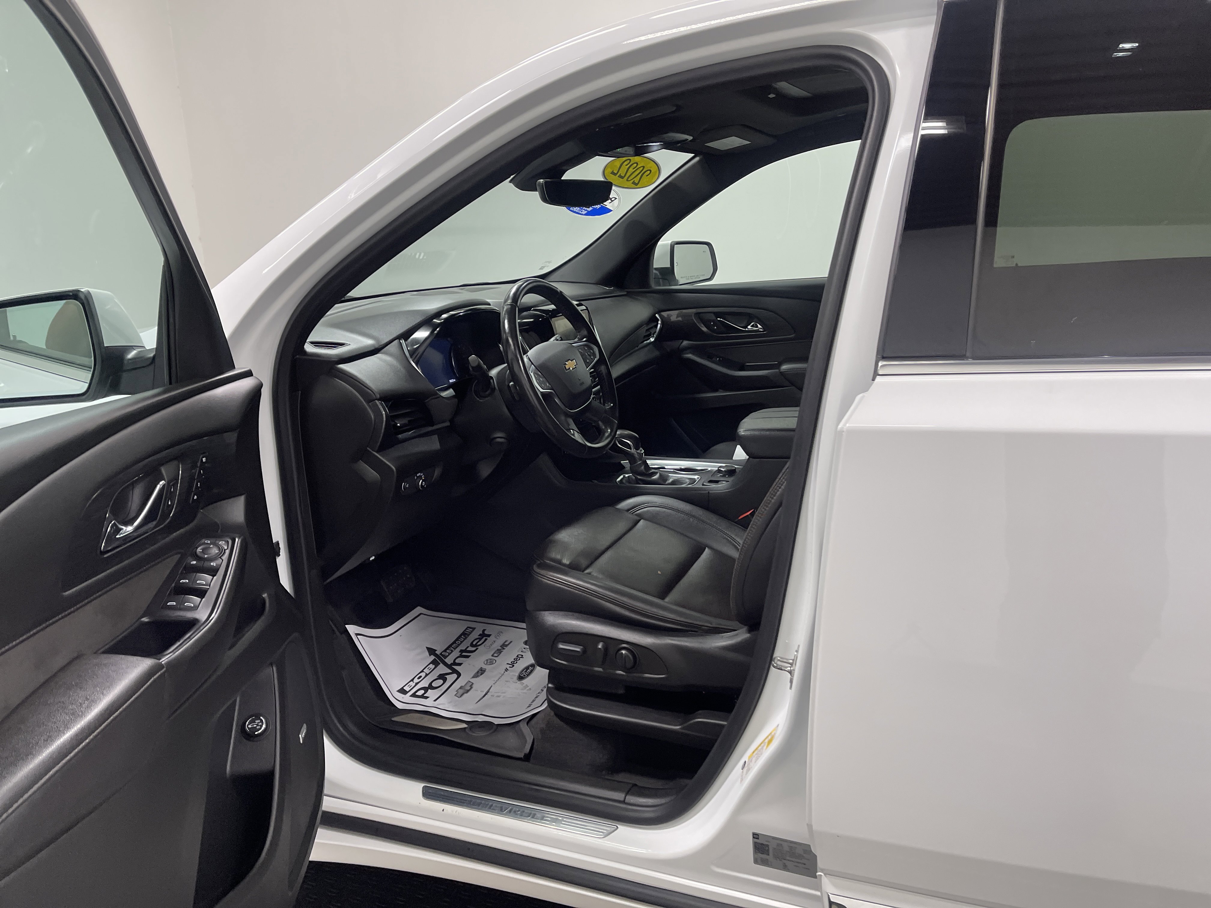 Used 2022 Chevrolet Traverse High Country AWD/4WD image 9