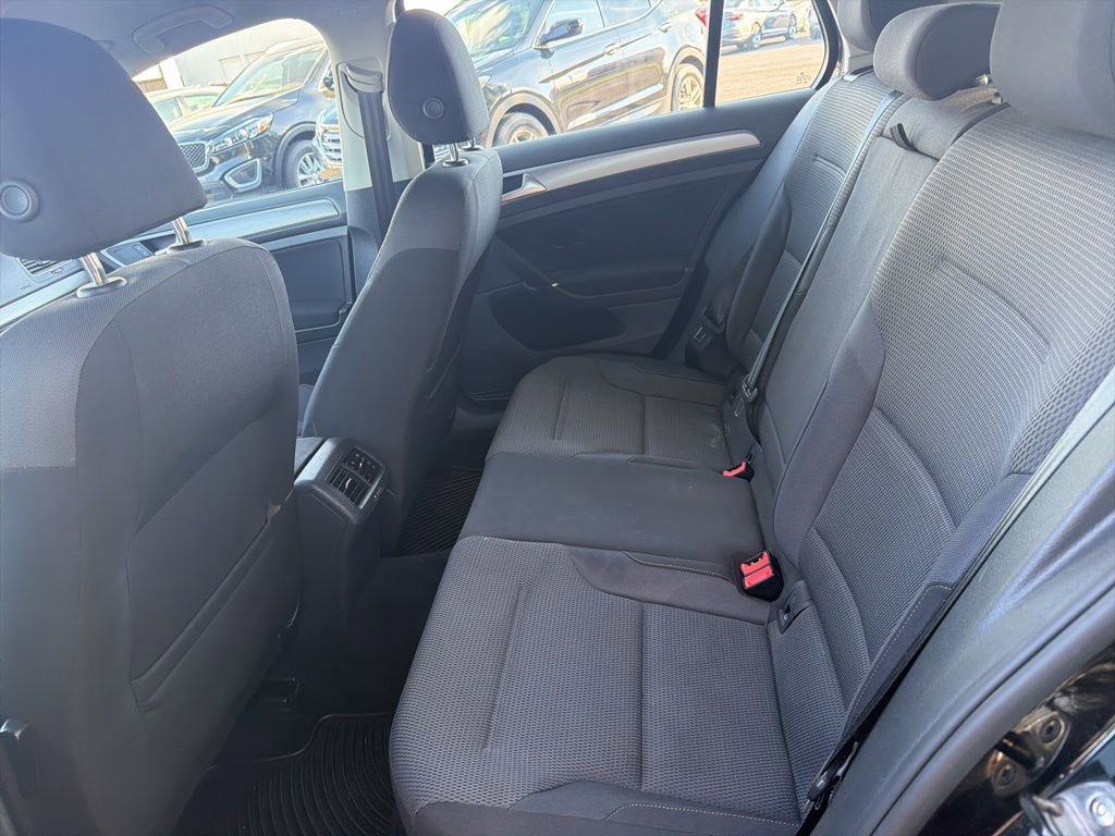 Used 2016 Volkswagen Golf S image 24