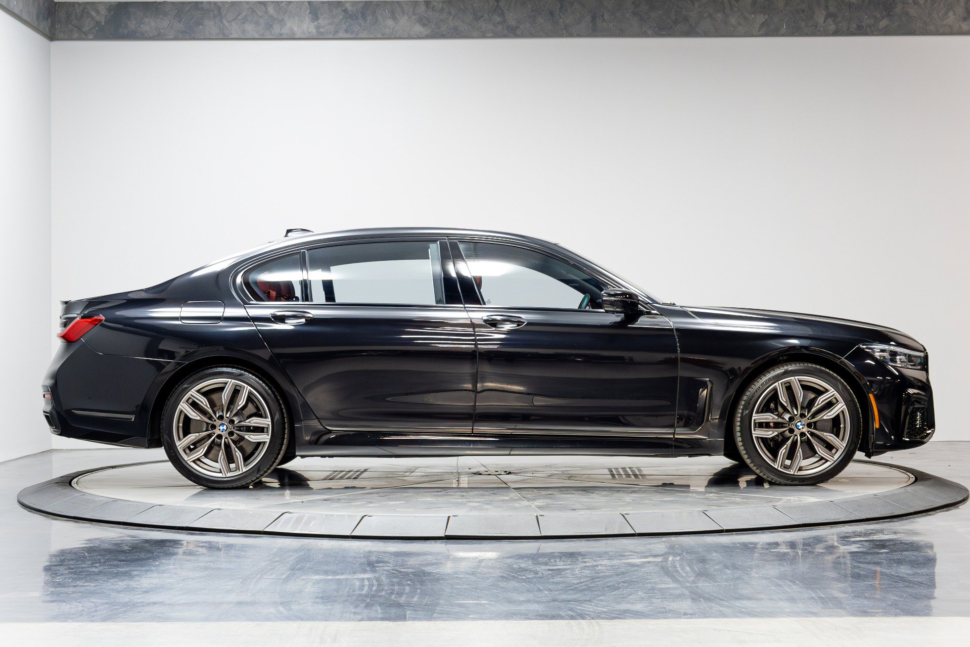 Used 2022 BMW M760i xDrive image 17