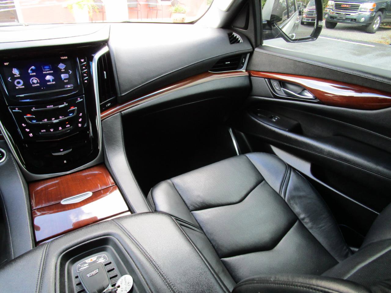 Used 2020 Cadillac Escalade Luxury RWD image 9