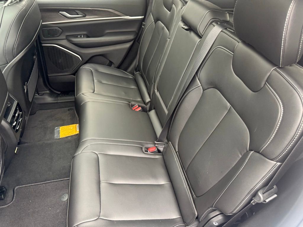 New 2026 Jeep Grand Cherokee Limited w/ Limited Altitude Package AWD/4WD image 35