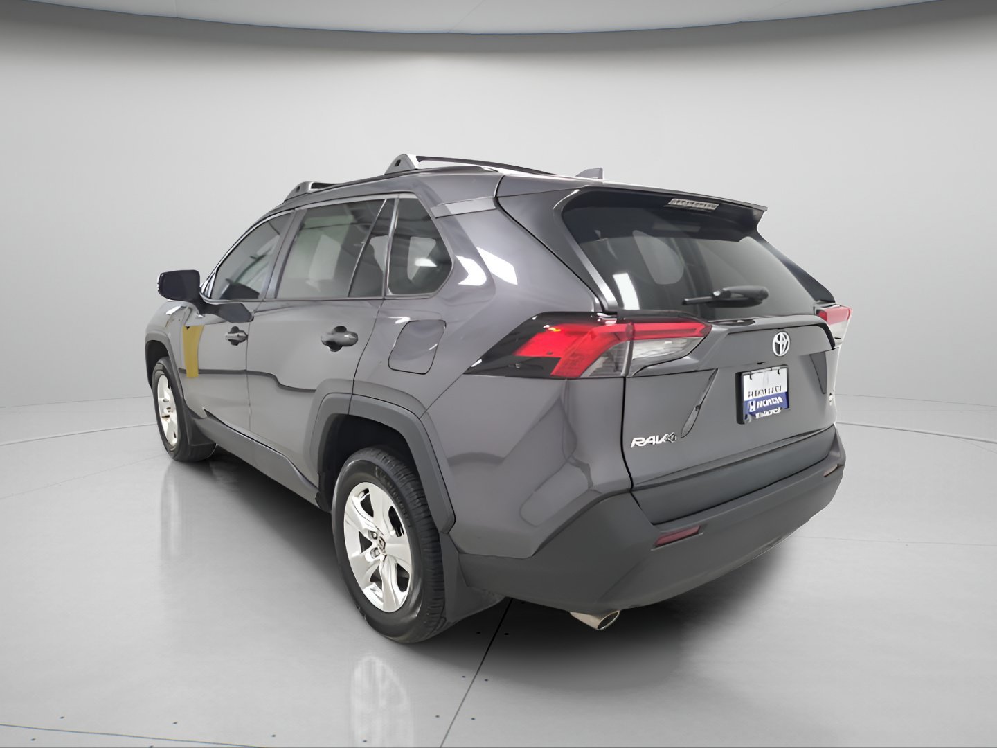 Used 2021 Toyota RAV4 XLE AWD/4WD image 5