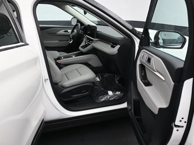 Used 2025 Ford Explorer Active w/ Active Comfort Package AWD/4WD image 14