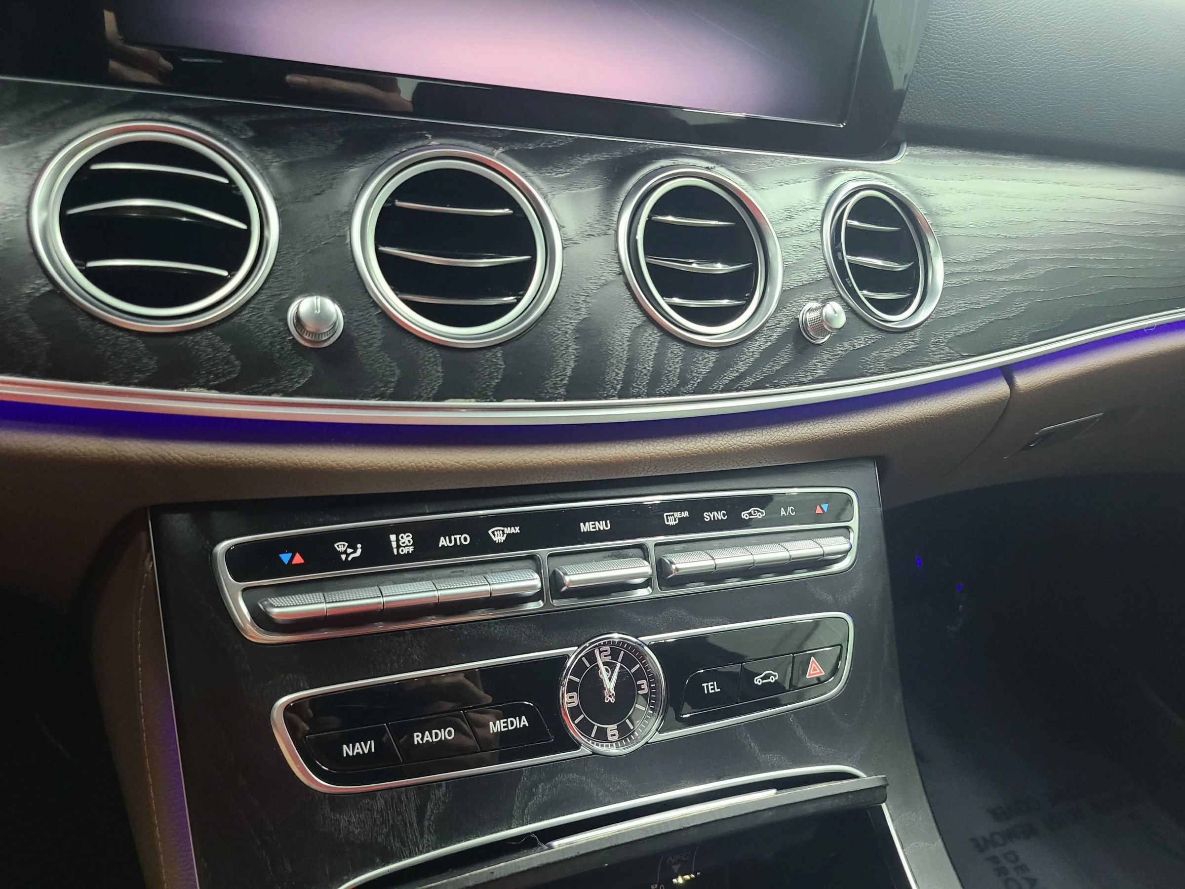Used 2019 Mercedes-Benz E 300 4MATIC w/ Premium 1 Package image 33