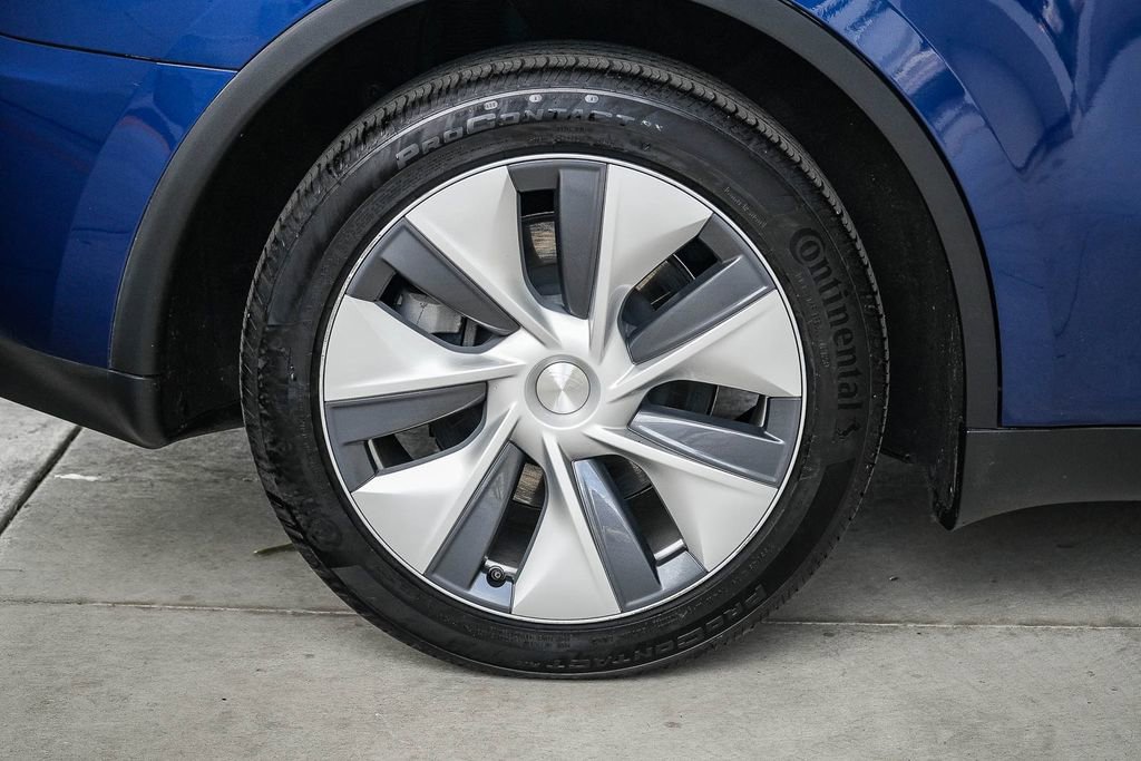 Used 2023 Tesla Model Y Long Range image 11