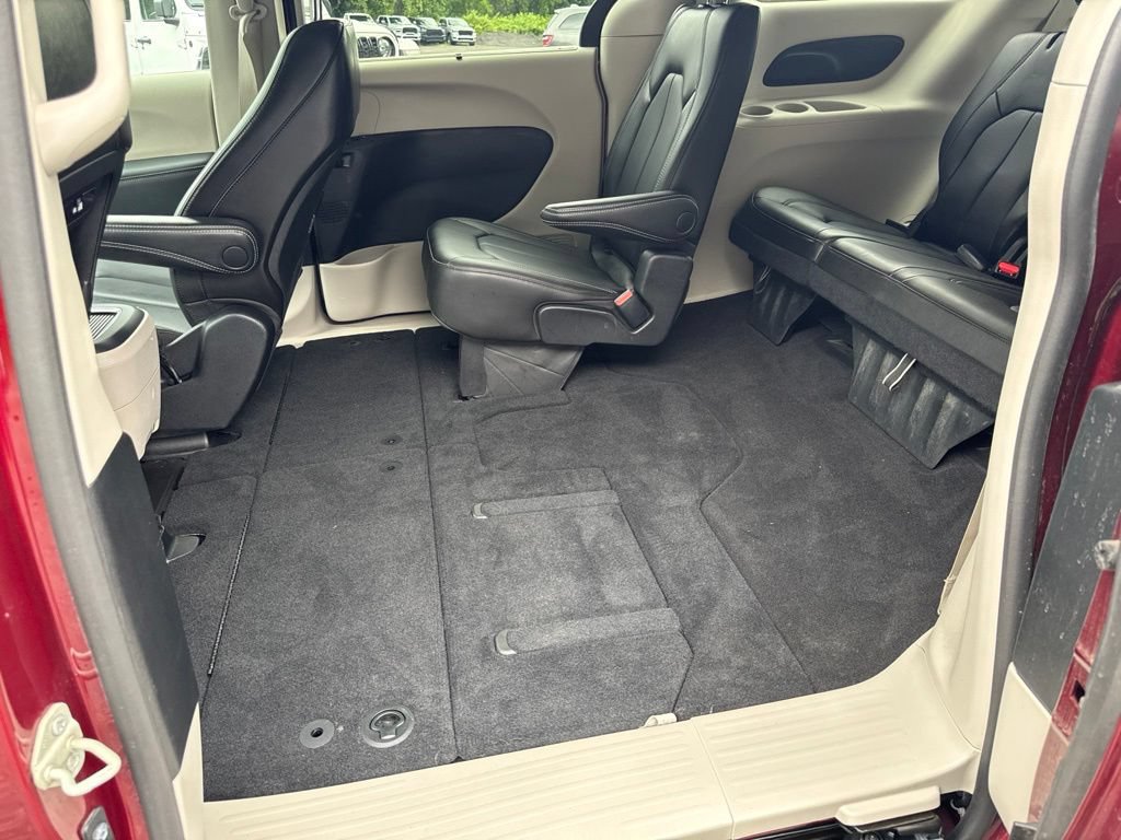 Used 2023 Chrysler Pacifica Touring-L FWD image 25