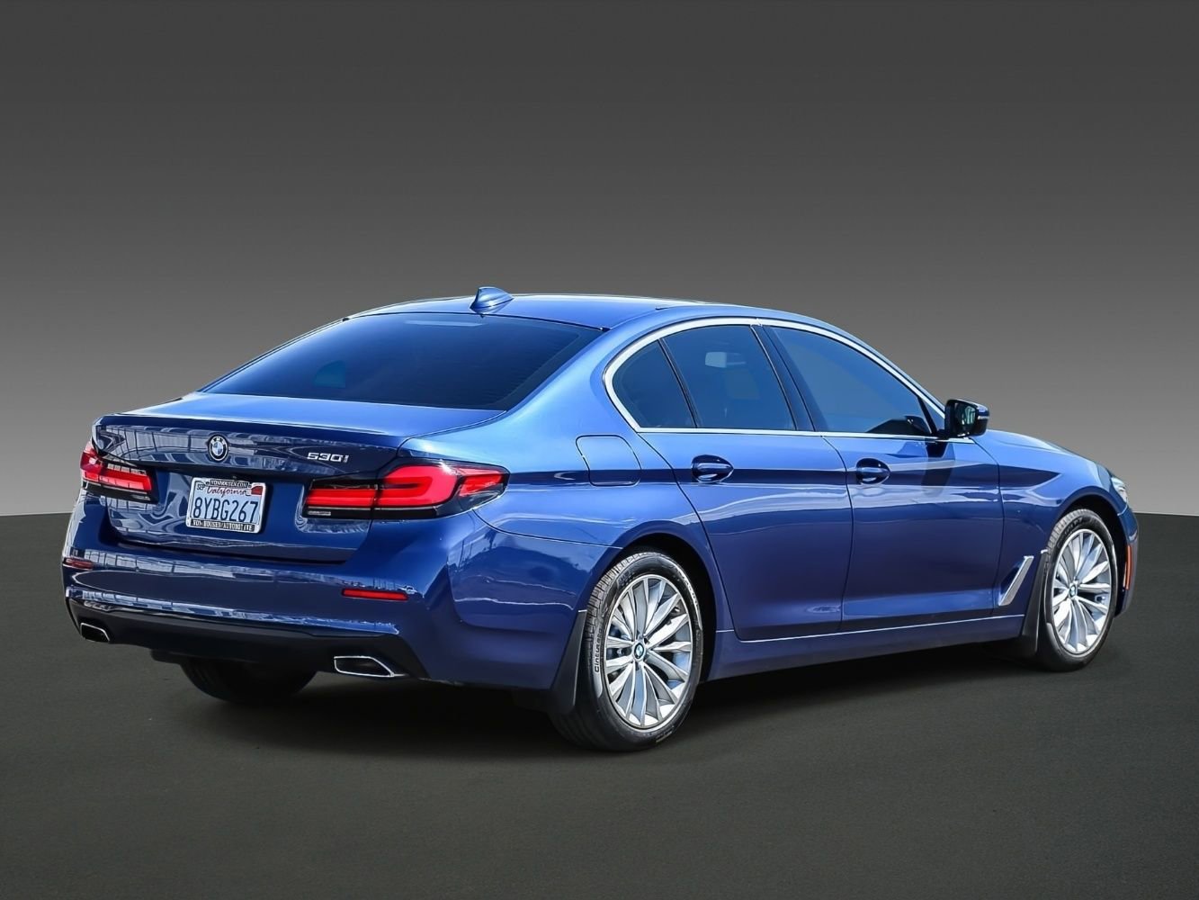 Used 2022 BMW 530i w/ Premium Package image 4
