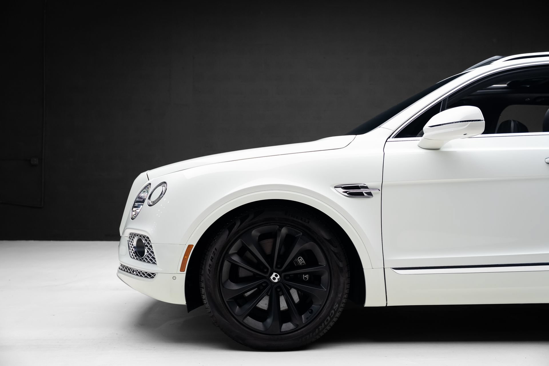 Used 2018 Bentley Bentayga AWD/4WD image 18