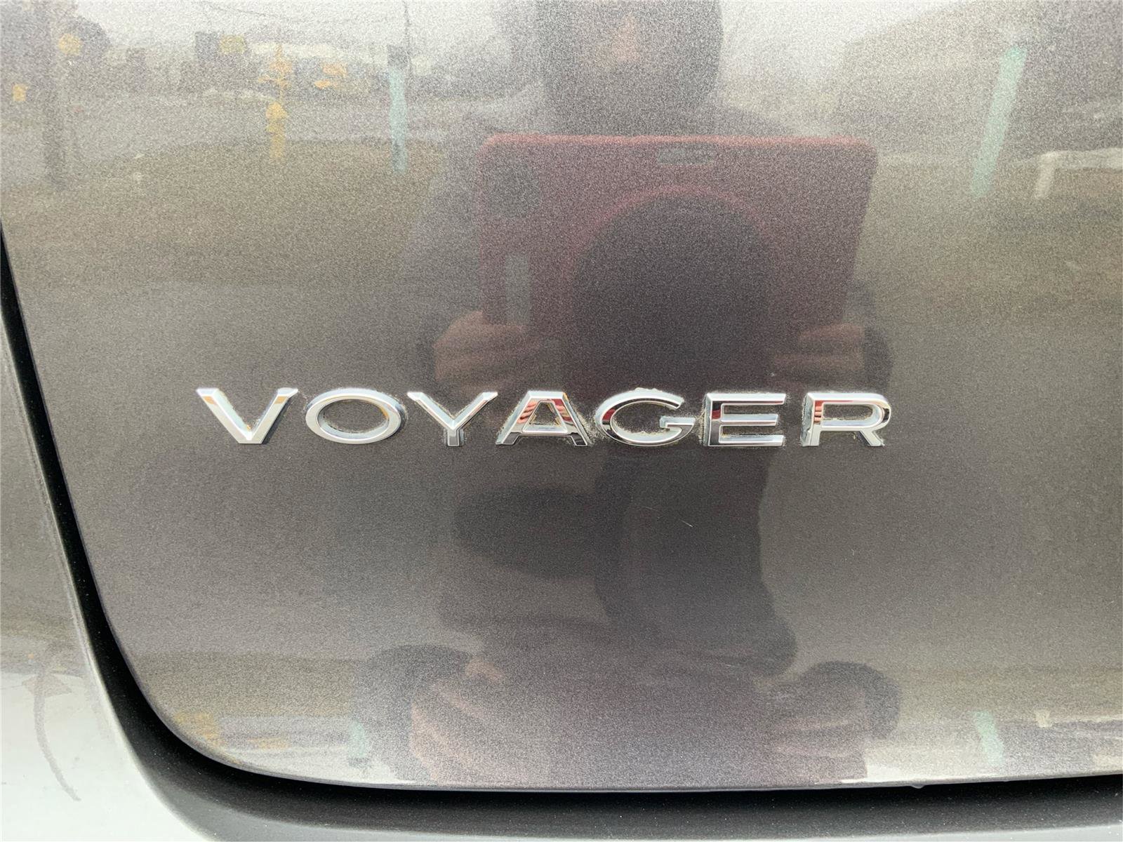 Used 2023 Chrysler Voyager LX image 24