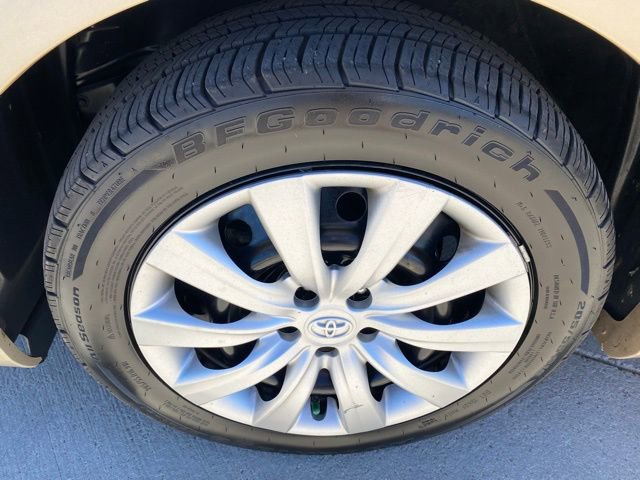 Used 2013 Toyota Corolla LE image 24