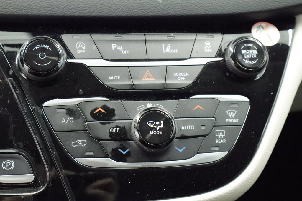 Certified 2023 Chrysler Pacifica Touring-L FWD image 22