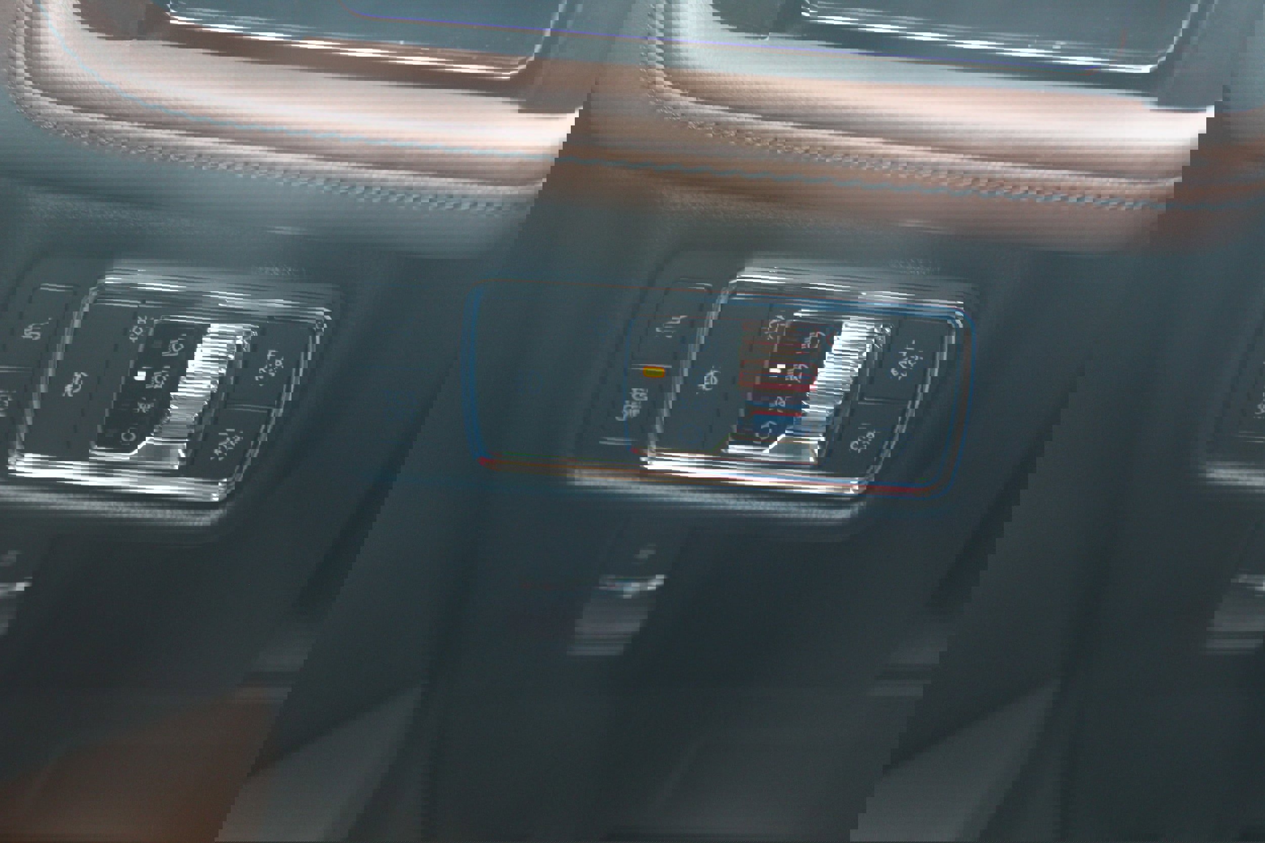 Used 2022 Lincoln Nautilus Reserve w/ Equipment Group 202A image 10