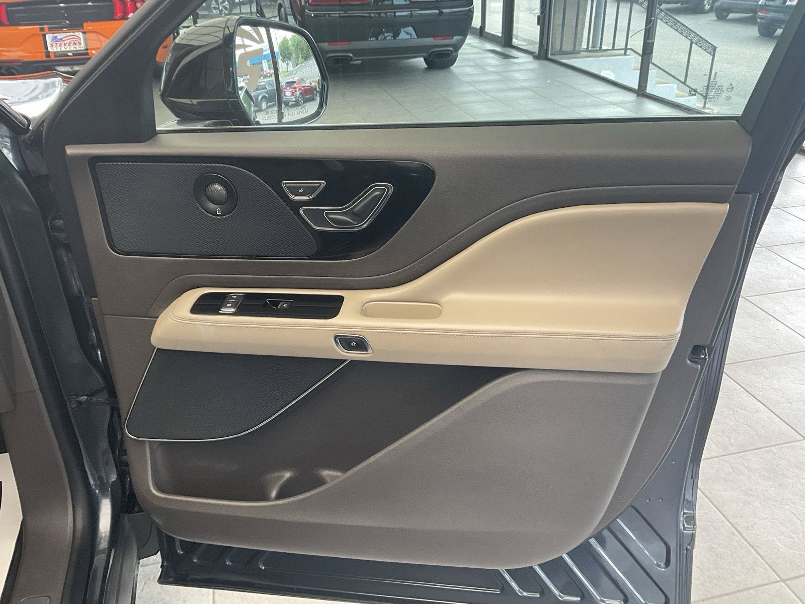 Used 2022 Lincoln Aviator Reserve AWD/4WD image 13