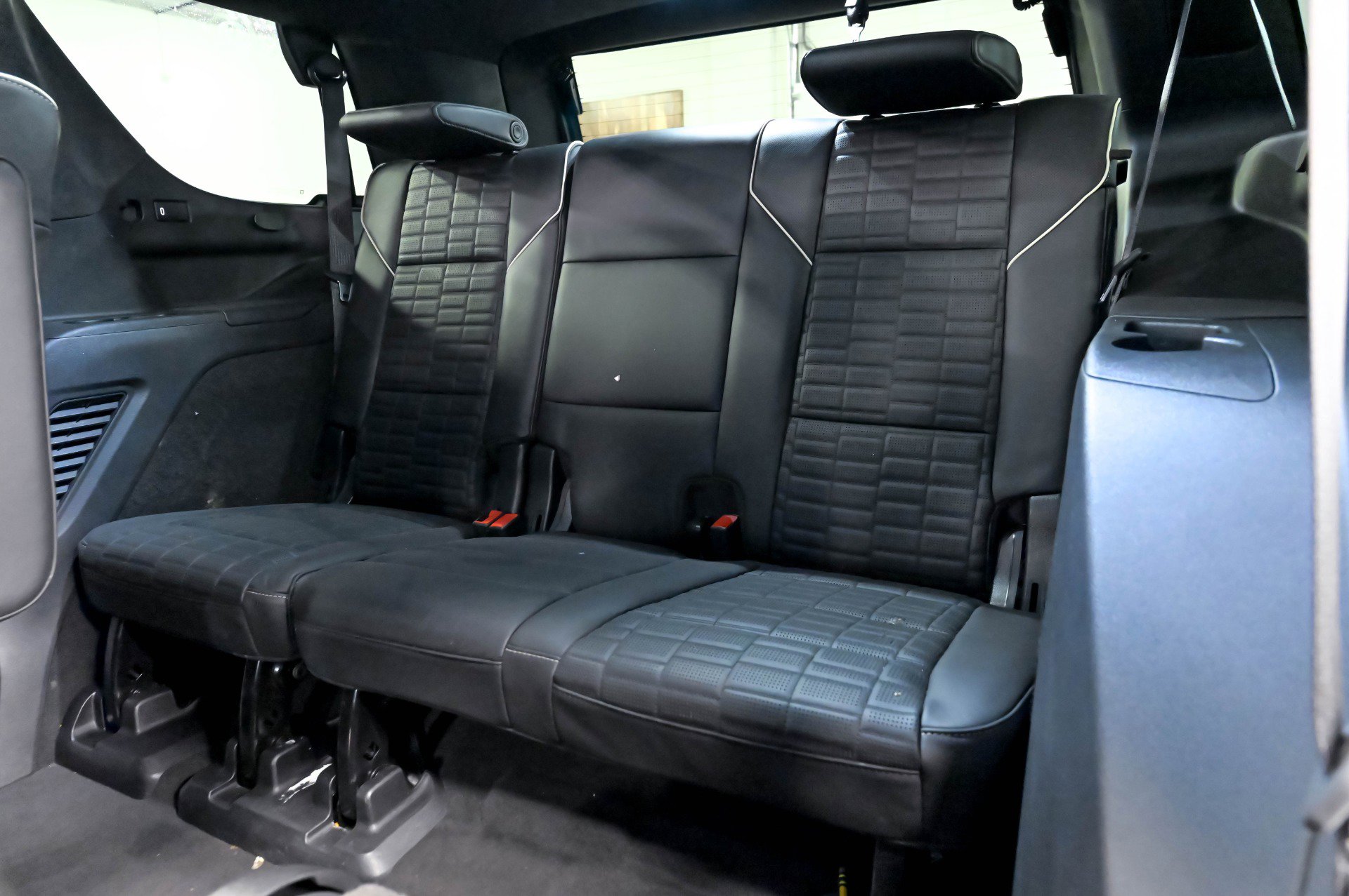 Used 2024 Cadillac Escalade Premium Luxury Platinum AWD/4WD image 16