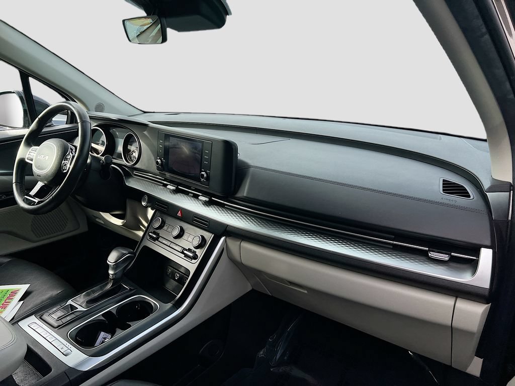 Used 2024 Kia Carnival LX FWD image 29