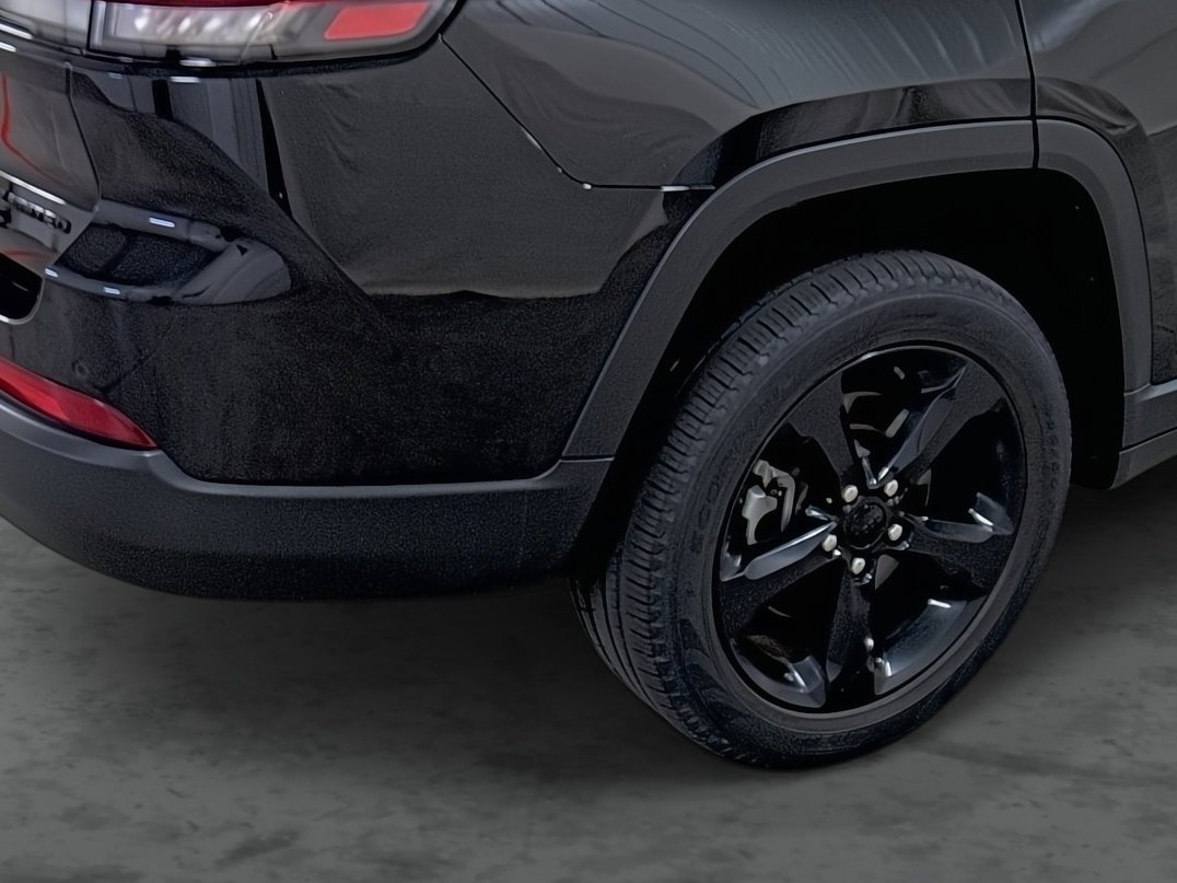 Used 2022 Jeep Grand Cherokee L Limited w/ Black Appearance Package AWD/4WD image 12