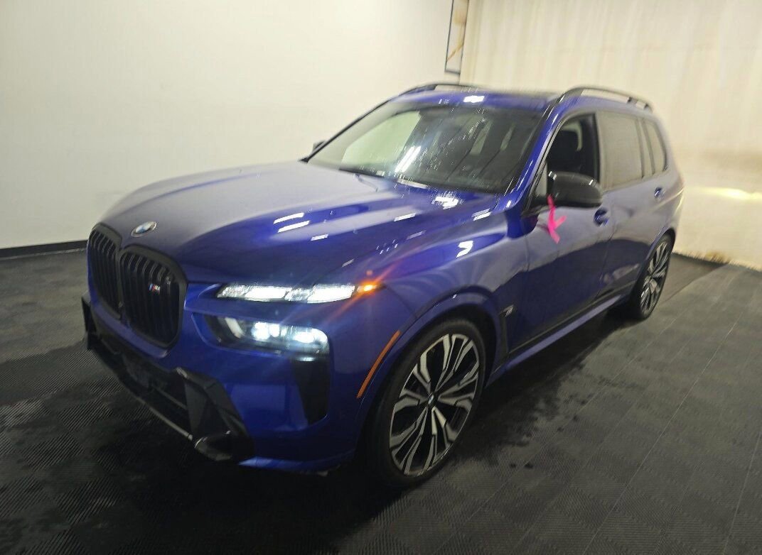 Used 2024 BMW X7 M60i image 3