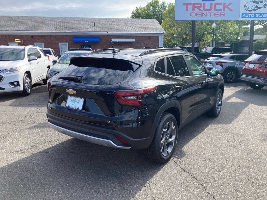 New 2026 Chevrolet Trax LT w/ LT Convenience Package FWD image 28